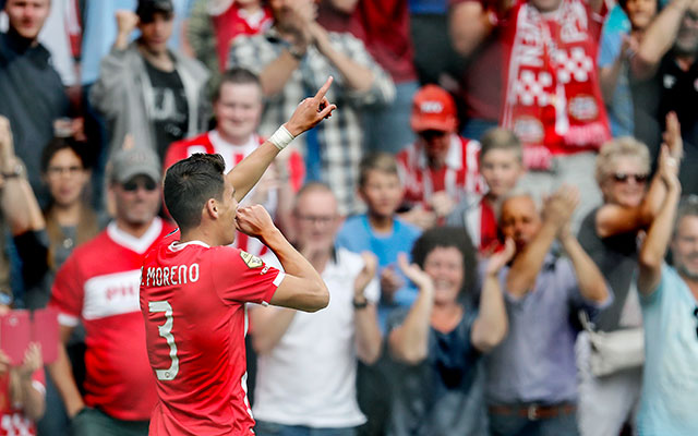 Héctor Moreno velde tijdens de wedstrijd in Eindhoven begin dit seizoen het vonnis over AZ: 1-0. 