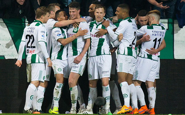 FC Groningen viert de 1-0 van Hans Hateboer.