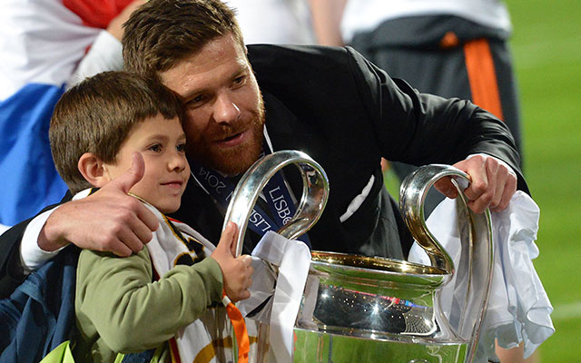 Hoewel hijzelf geschorst was voor de finale, won Xabi Alonso in 2014 de Champions League met Real Madrid. Lukt hem dat dit seizoen ook nog met Bayern München, dan heeft hij die prijs net als Clarence Seedorf met drie verschillende clubs gewonnen.