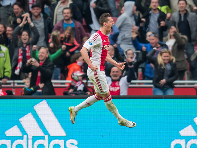 Arkadiusz Milik speelt tegen Heerenveen zijn vijftigste Eredivisie-wedstrijd voor Ajax. De Pool maakte tot nu toe dertig doelpunten voor de Amsterdammers.