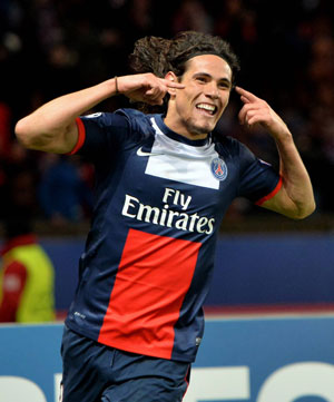 Edinson Cavani viert de openingstreffer.