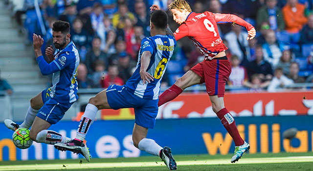 Fernando Torres voorkwam met zijn achtste doelpunt van het seizoen dat Atlético Madrid lang tegen een achterstand aankeek tegen Espanyol.