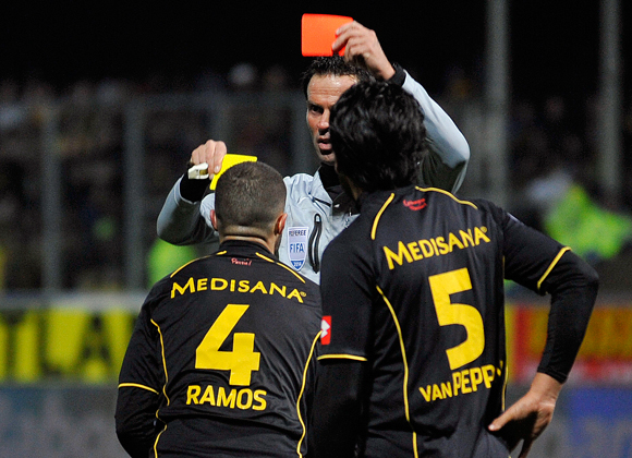Guy Ramos nog altijd Eredivisie-recordhouder gele kaarten (twaalf in 2011/12). &#039;Je krijgt daardoor toch een bepaald stempel.&#039;