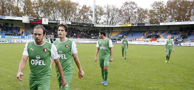 Joris Mathijsen en Daryl Janmaat konden zondag niet voorkomen dat Aurélien Joachim RKC in de slotminuten langs Feyenoord schoot. Met name Janmaat, die voorafgaand aan die goal onnodig balverlies leed bij de achterlijn, werd de dag daarna tijdens de teambespreking flink de waarheid gezegd.