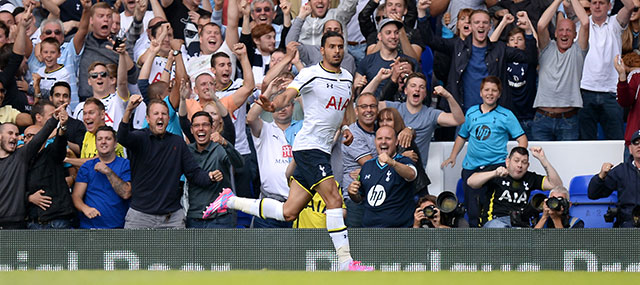 Nacer Chadli viert zijn eerste treffer op White Hart Lane.