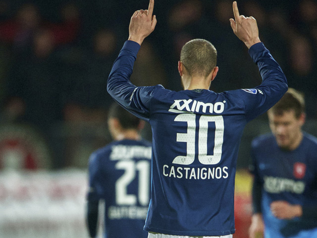 Luc Castaignos lijkt de eindstand in het uitduel met RKC Waalwijk uit te beelden. De Twente-spits kan met zijn vijftiende goal van dit kalenderjaar puntenverlies voor de nummer drie niet voorkomen (1-1). Een schrale troost: hij is de meest trefzekere Nederlander van het jaar 2013.