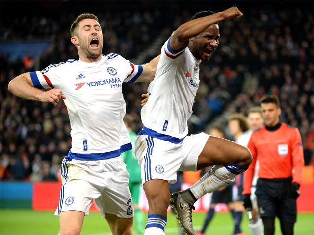 John Obi Mikel viert zijn doelpunt op bezoek bij Paris Saint-Germain. Mede dankzij de goal van de Nigeriaan kan Chelsea nog dromen over het winnen van de Champions League.