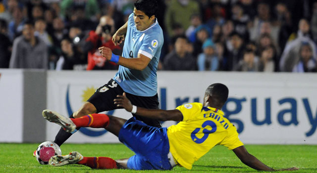 Ruim een jaar geleden kon Luis Suarez niet voorkomen dat Ecuador een punt meenam uit de Uruguayaanse hoofdstad Montevideo (1-1). Vrijdag moet de ex-Ajacied aantreden op 2.850 meter hoogte.