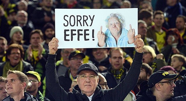 De Dortmund-aanhang maakte Paderborn-trainer Stefan Effenberg duidelijk dat er niets te halen viel.