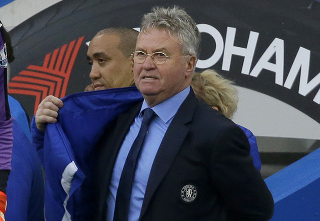 Guus Hiddink aast als interim-manager van Chelsea op eerherstel.