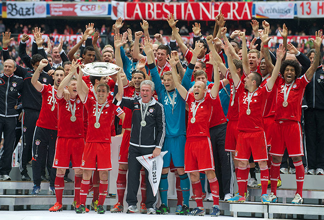 Dante, uiterst rechts, won de afgelopen jaren onder meer de titel, de Champions League, de DFB Pokal en het WK voor clubteams met zijn ploeggenoten van Bayern München. 