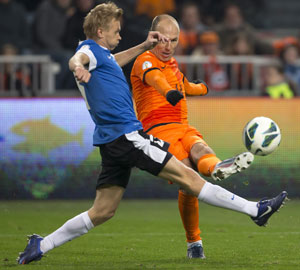 Arjen Robben in actie tijdens de vorige ontmoeting met Estland, op 22 maart 2013 (3-0 zege).