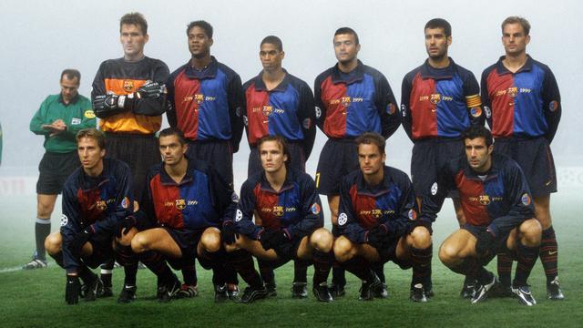 Een &#039;Nederlandse&#039; teamfoto van Barcelona, met Frank de Boer (hurkend, tweede van rechts) en Luis Enrique (staand, derde van rechts). De overige Nederlanders op de foto: Ruud Hesp, Patrick Kluivert, Michael Reiziger, Ronald de Boer, Phillip Cocu en Boudewijn Zenden.