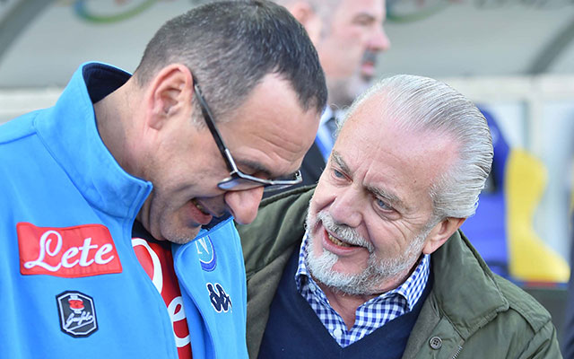 Aurelio De Laurentiis met Maurizio Sarri, de trainer die Napoli met spektakelvoetbal dit seizoen naar de tweede plek leidde.