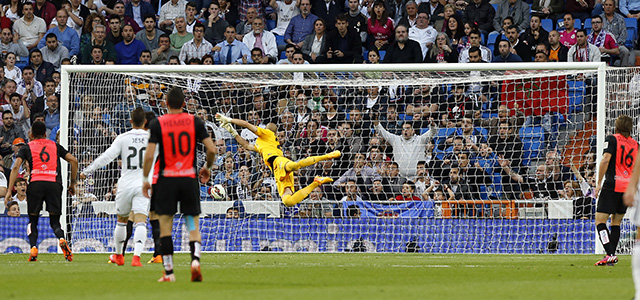 James Rodríguez scoorde tegen Almería met een kopie van zijn fameuze WK-goal tegen Uruguay