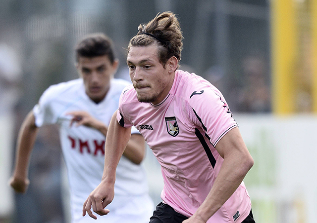 Andrea Belotti in het shirt van Palermo, waar hij ondanks slechts vier Serie A-goals een transfer naar Torino verdiende.