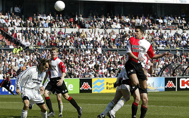 Robin van Persie tijdens een van zijn eerste wedstrijden voor Feyenoord.