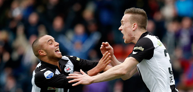 Het afzakken naar een plaats net boven de streep blijft FC Utrecht bespaard omdat SC Cambuur zaterdag in de slotfase een zege door de vingers ziet glippen. Mike te Wierik bezorgt Heracles de vreugde en de Friese gasten de kater.