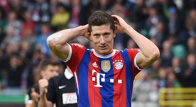 Robert Lewandowski begon het seizoen bij Bayern München met een gemiste penalty.