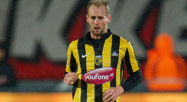 Frank van der Struijk, normaliter bij Vitesse actief rechts van het centrum van de verdediging.