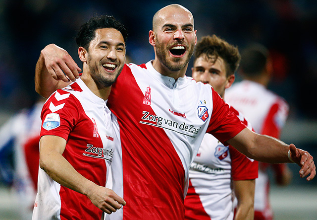 Ruud Boymans is blij met Mark van der Maarel, de Utrecht-aanvaller maakt om de 70 minuten een goal.