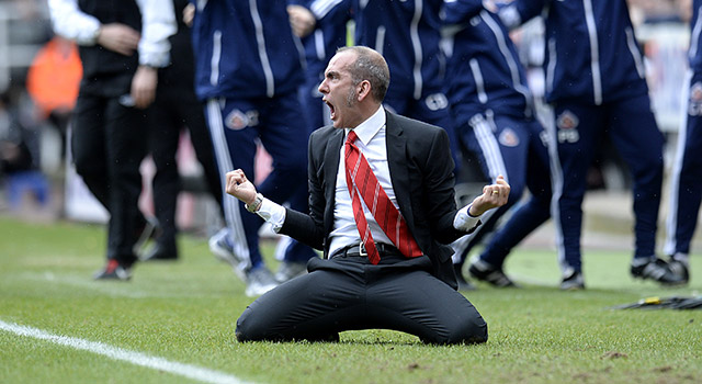 Paolo Di Canio baarde opzien door in april 2013 de zege op aartsrivaal Newcastle United strak in het pak te juichen alsof hij zelf de winnende had gemaakt.