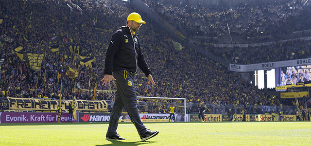 Trainer Jürgen Klopp kan met Borussia Dortmund weer omhoog kijken na de 3-0 overwinning op SC Paderborn.
