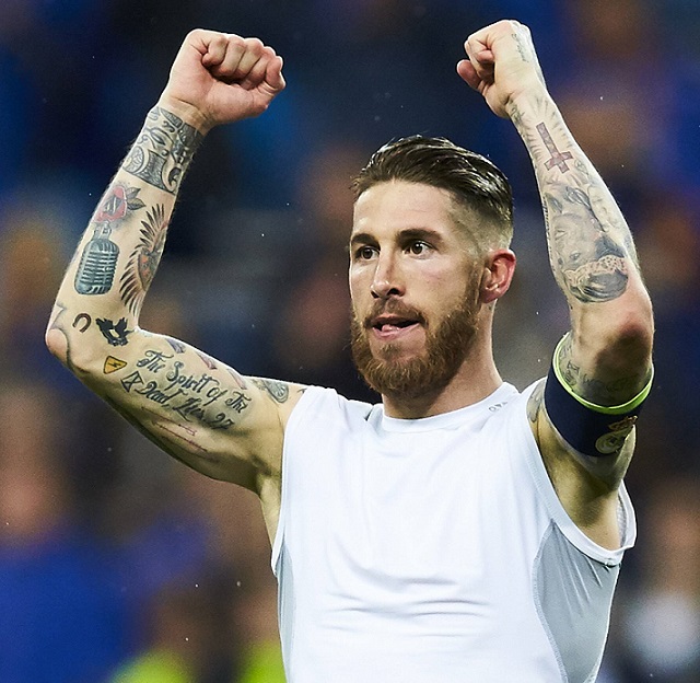 Is Sergio Ramos volgend seizoen in de Premier League te bewonderen? Chelsea-eigenaar Roman Abramovich is van plan om met geld te smijten.