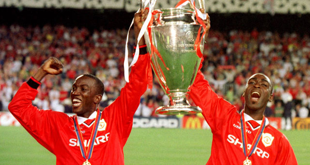 Dwight Yorke, recordhouder met acht assists in één seizoen, en Andy Cole (rechts) zijn uitzinnig na de ultieme comeback van Manchester United in de Champions League-finale van 1999 tegen Bayern München.