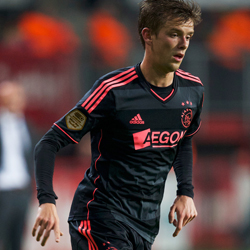 Lucas Andersen in actie tegen FC Twente
