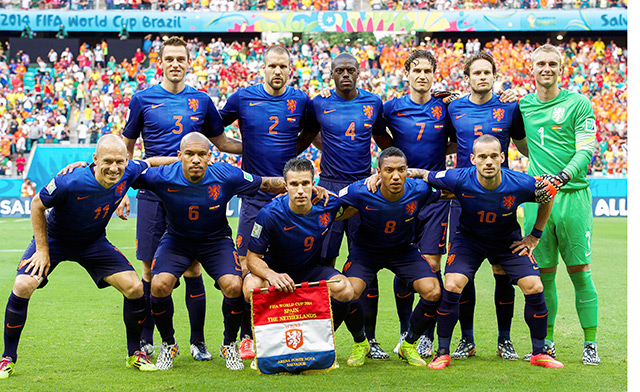 Met de verwachte elf begint Oranje aan het WK tegen regerend kampioen Spanje.