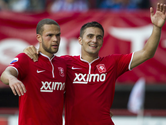 FC Twente swingt. FC Utrecht wordt met 6-0 verslagen en Dusan Tadic (één goal) en Luc Castaignos (twee treffers) zijn de grote roergangers van het gerenoveerde Twente.