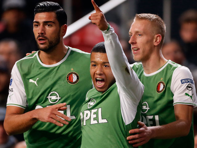 Het duel begint nog goed voor Feyenoord. Na een fraaie lob van Tonny Vilhena, maakt Jean-Paul Boëtius het openingsdoelpunt.