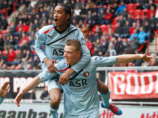Het seizoen 2011/12 was het seizoen dat John Guidetti alle Feyenoord-harten stal. In het duel met FC Twente (0-2 zege) kwam hij niet tot scoren, maar hij was dat seizoen goed voor twintig doelpunten. Op zijn rug zit Jerson Cabral. De rappe vleugelspeler zou een jaar later naar FC Twente verkassen. Daar brak hij echter nooit door. Nu speelt Cabral voor ADO Den Haag.