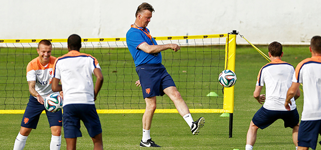 Louis van Gaal is blij dat het WK nu echt voor de deur staat.