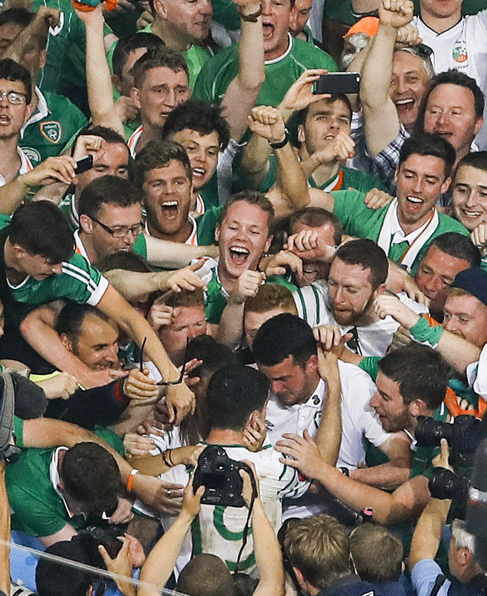 Ierland is door naar de achtste finale. Dat heeft het verdiend, want wat heeft het land fantastische fans. Dat blijkt ook wel weer uit deze foto.