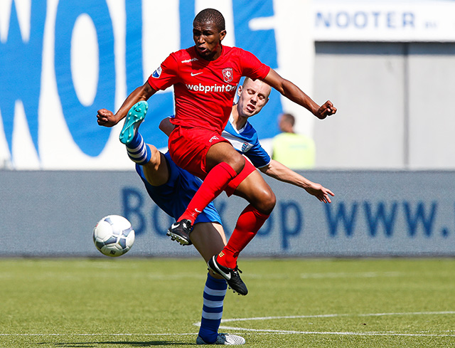 Kamohelo Mokotjo verovert op dit moment de meeste ballen in de Eredivisie.