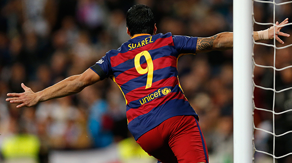 Luiz Suárez hielp Barcelona zaterdagavond met twee treffers op weg tegen Real Madrid.