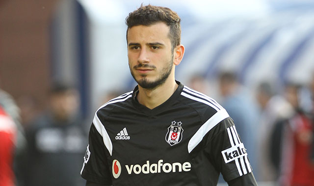 Oguzhan Özyakup speelde in de jeugdopleiding van AZ, dat bij een transfer dus aanspraak maakt op een opleidingsvergoeding.