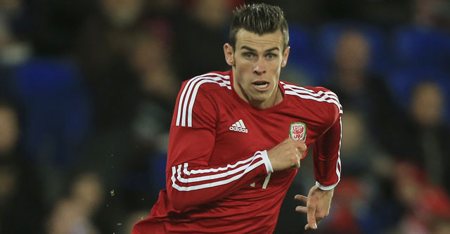 Gareth Bale in actie namens de nationale ploeg van Wales.
