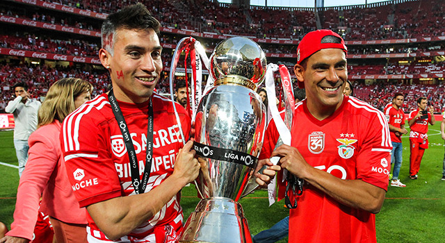 Volgt Nicolás Gaitán het voorbeeld van Maxi Pereira (rechts) door Benfica te verlaten?
