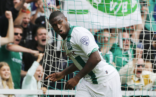 FC Groningen doet het worstelende Ajax pijn in Euroborg. Género Zeefuik is de gevierde man met weer een doelpunt als invaller.