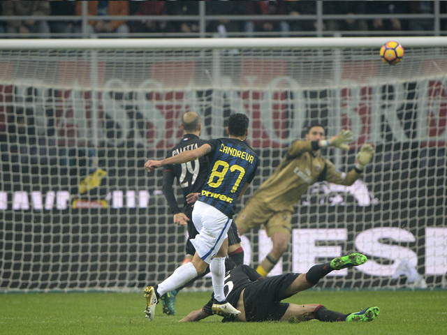 Antonio Candreva knalt Internazionale in de 53ste minuut op gelijke hoogte.