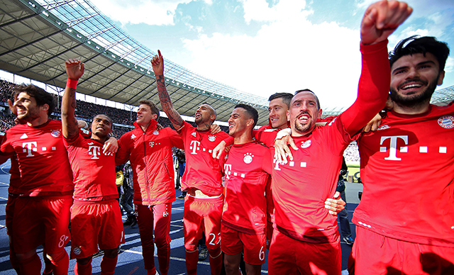 Blijdschap bij Bayern na de 2-0 overwinning op bezoek bij Hertha BSC.