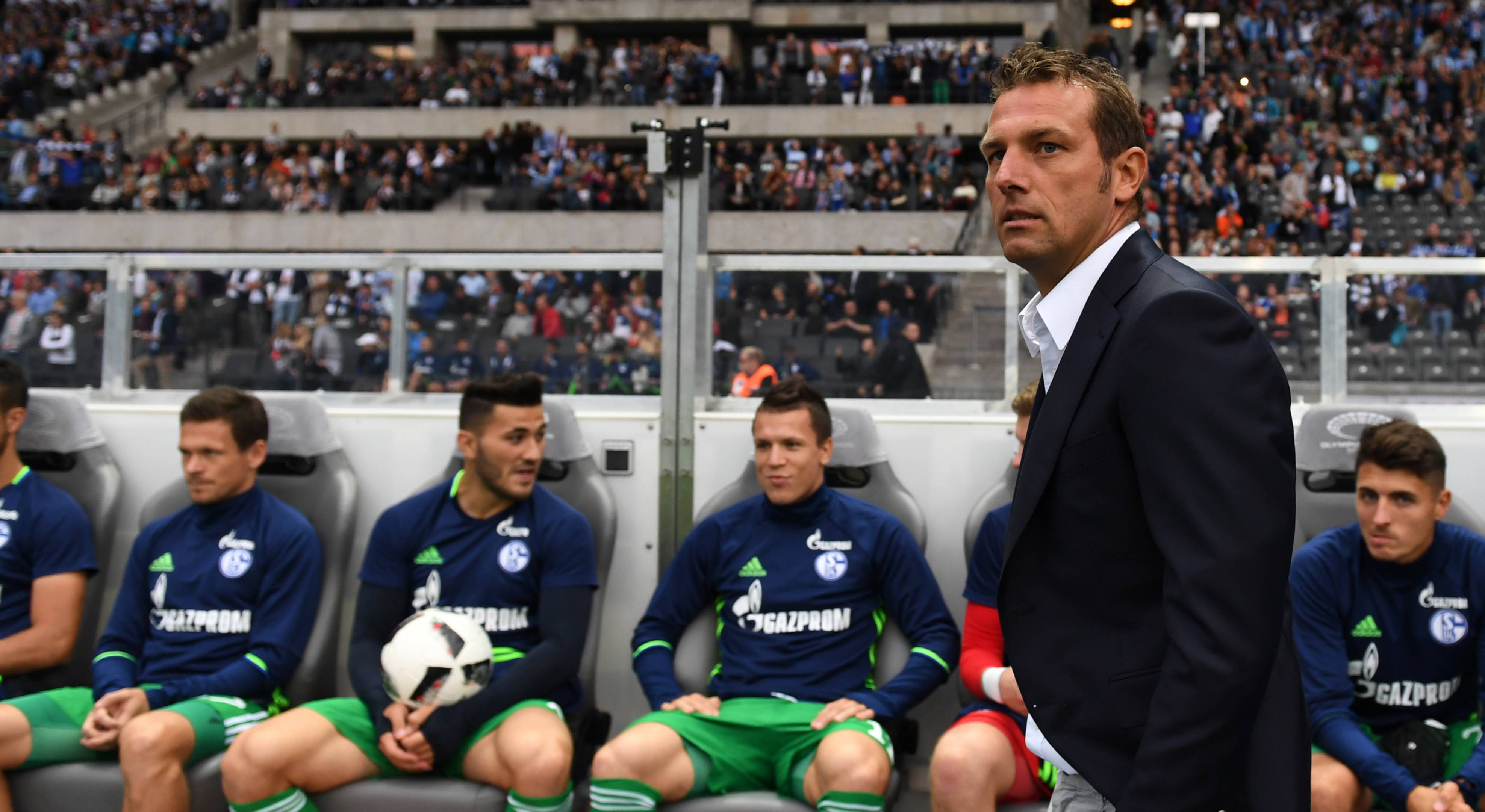Trainer Markus Weinzierl staat onder grote druk bij Schalke.
