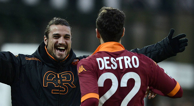 Pablo Osvaldo en Mattia Destro, hier nog in hun tijd als ploeggenoot bij AS Roma, kunnen een stroom aan transfers in Italië op gang brengen.