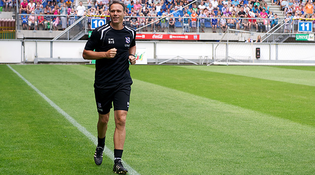 Marco van Basten bij het begin van zijn tijd als Heerenveen-coach.