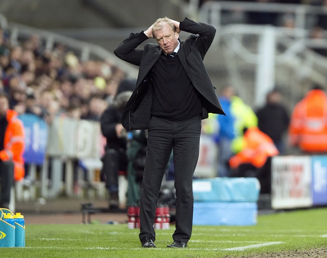 Manager Steve McClaren met de handen in het haar na weer een teleurstellend optreden van zijn ploeg.
