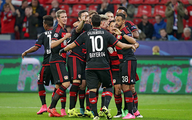 Bayer Leverkusen mag als eerste feestvieren door een doelpunt van Admir Mehmedi.