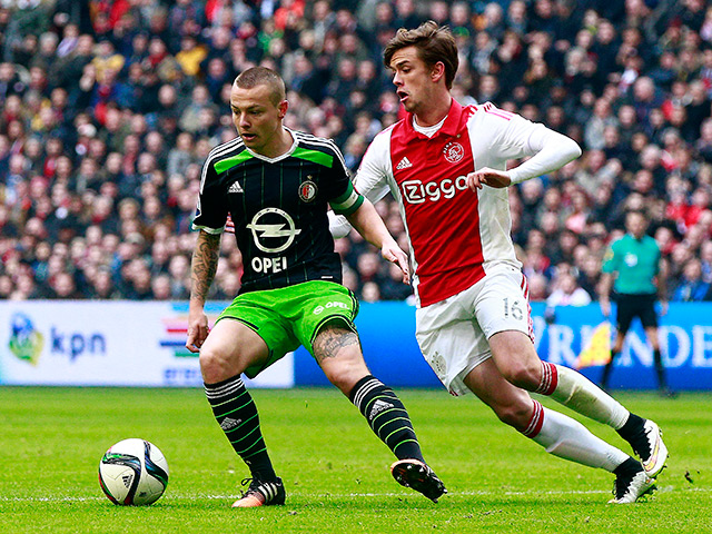 Feyenoord is heer en meester in de Amsterdam Arena. Onder aanvoering van captain Jordy Clasie domineren de Rotterdammers op het middenveld. Ajax wordt steeds verder teruggedrukt, maar houdt uiteindelijk wel stand : 0-0.